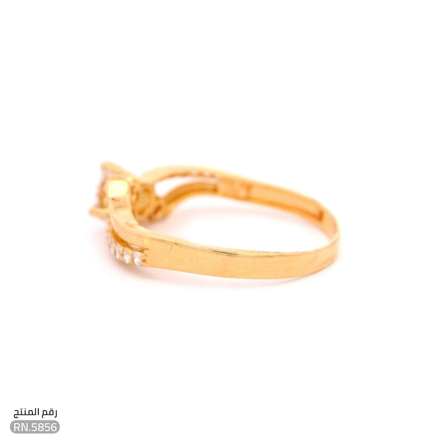 خاتم ذهب عيار 21 تصميم أنيق وفصوص فخمة (RN.5856)