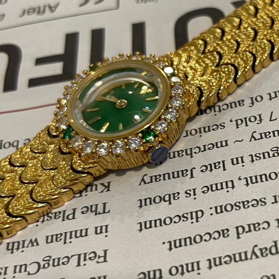 ساعة زمردة  الخضراء