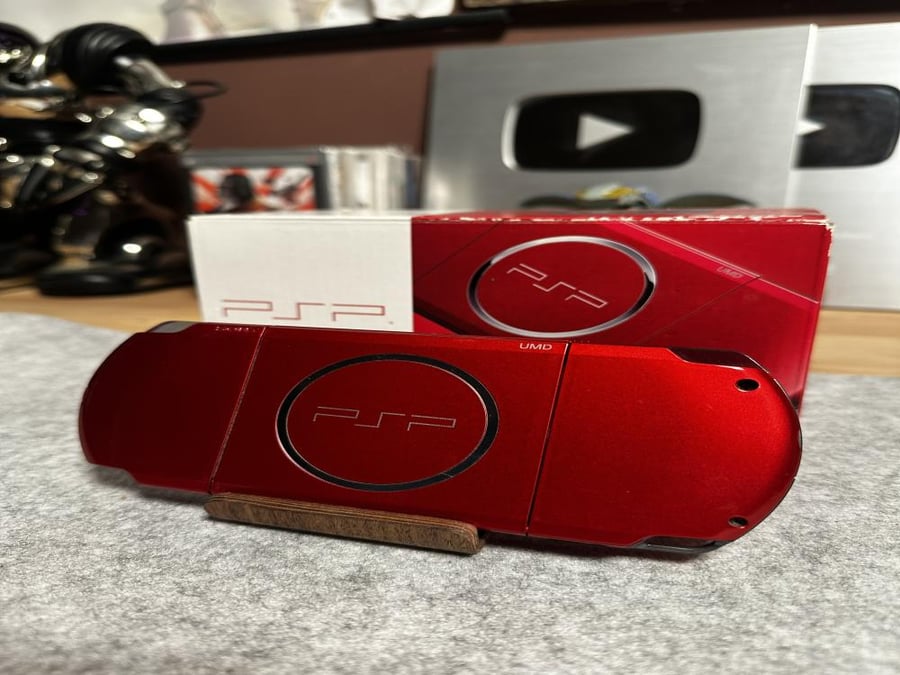 PSP 3000 احمر مع البوكس - جاهز للعب