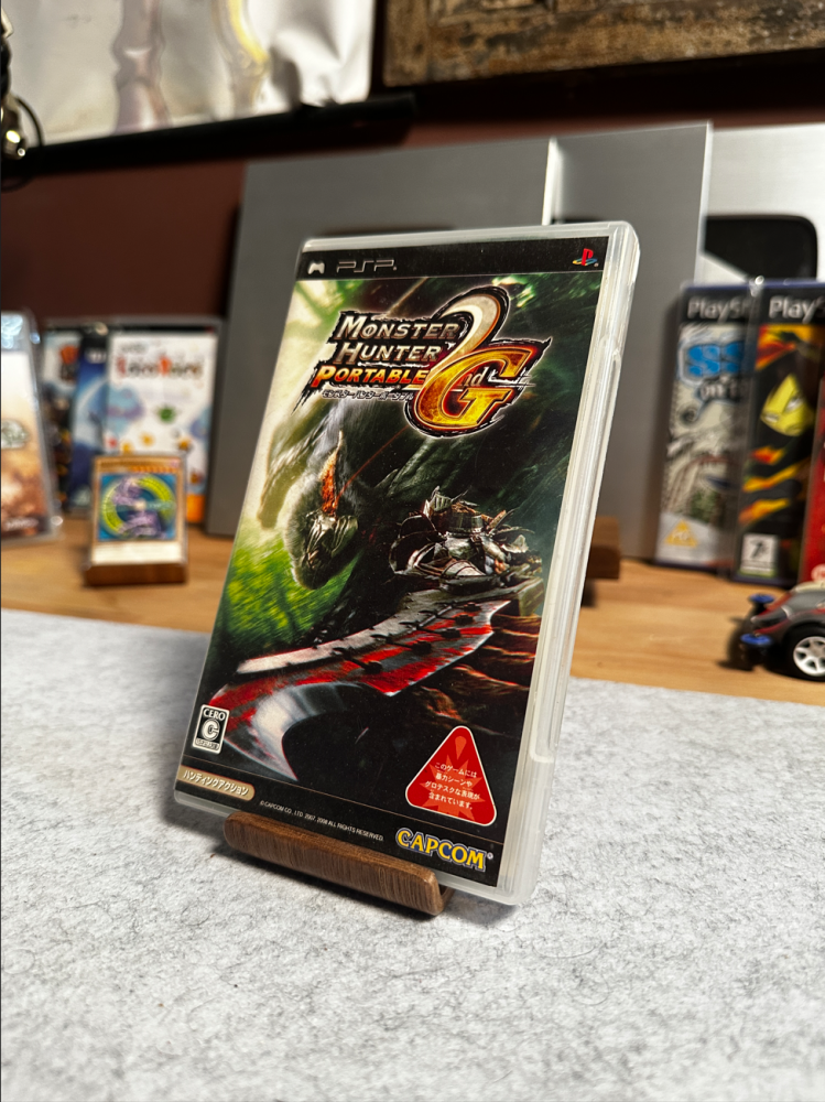 PSP 2000 – Monster Hunter Portable 2nd G Hunter’s Pack