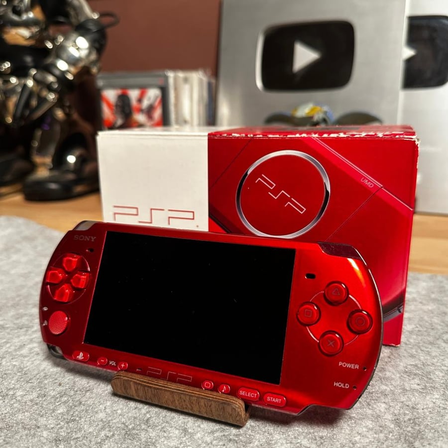 PSP 3000 احمر مع البوكس - جاهز للعب