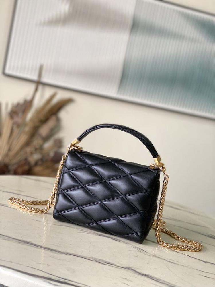 LV لويس فيتون