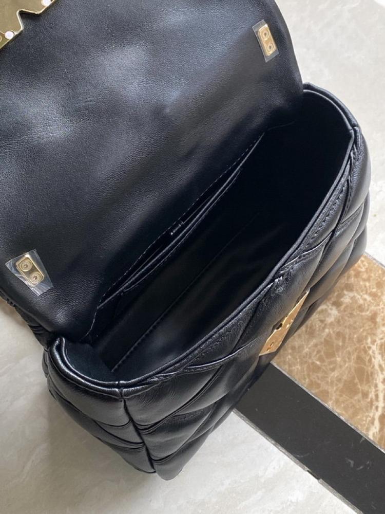 LV لويس فيتون