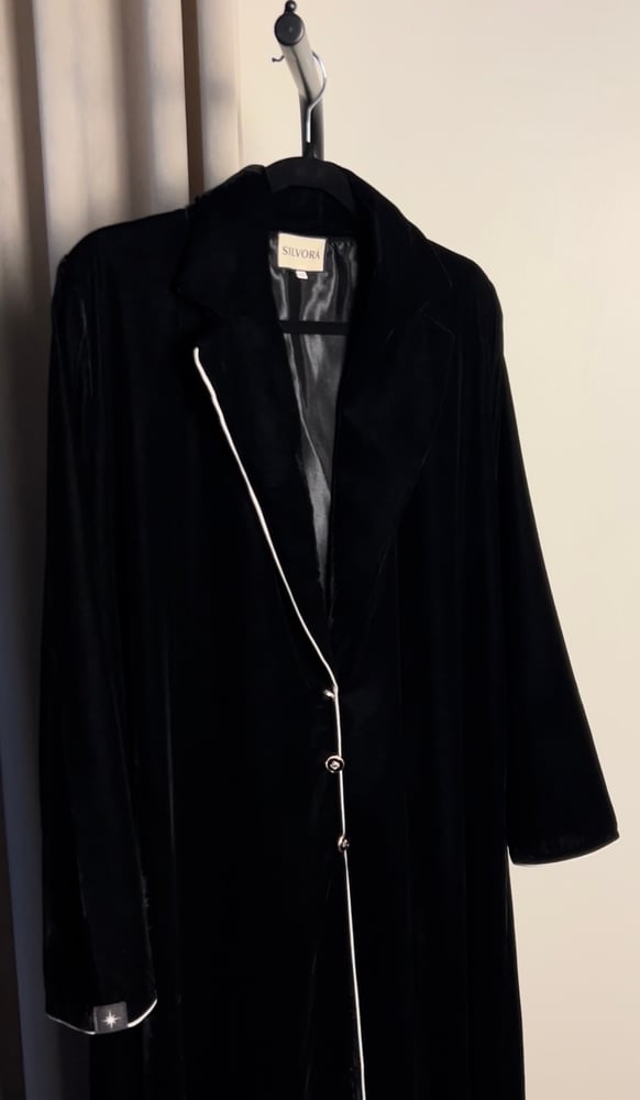 عباية THE LINE