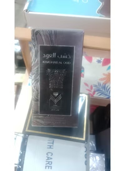Oud wood perfume