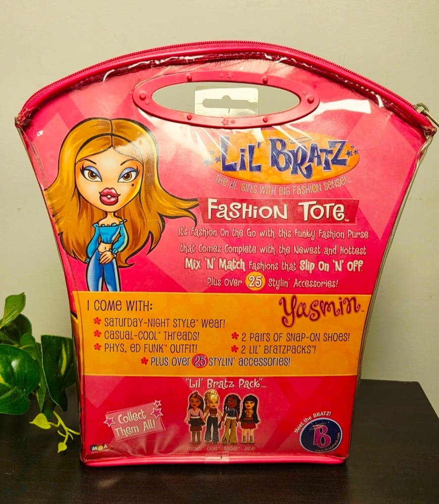 👜✨ شنطة Lil Bratz Fashion Tote – ياسمين (إصدار 2003)