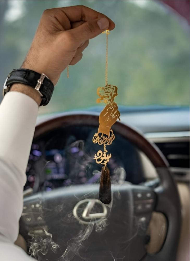 تعليقة سيارة بشكل ورده بكسرة العود الفاخرة