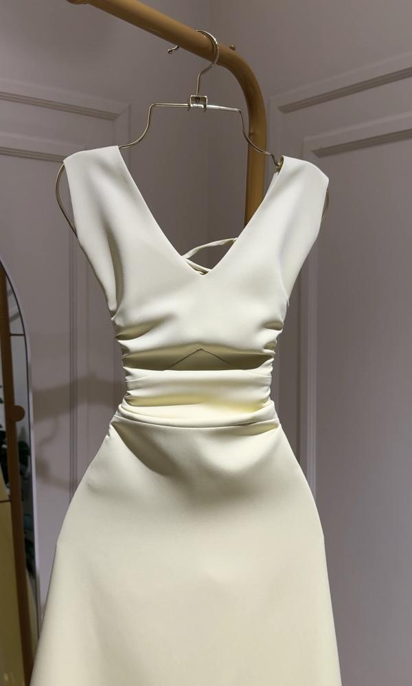 Lemon-colored dress