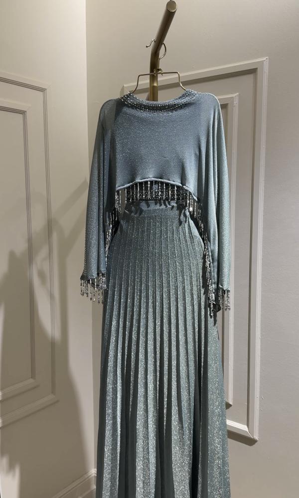 Sky-colored long dress with crystal eyelashes