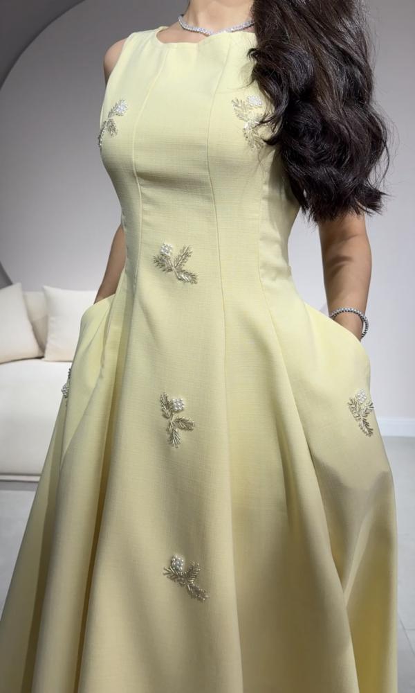 Light yellow lemon dress with a simple design and pockets