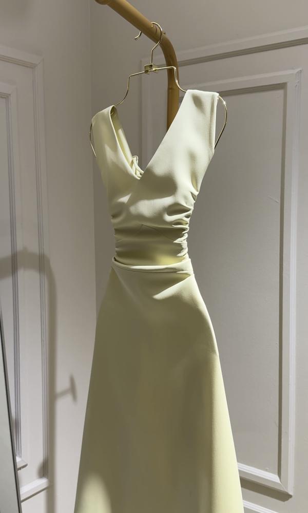 Lemon-colored dress