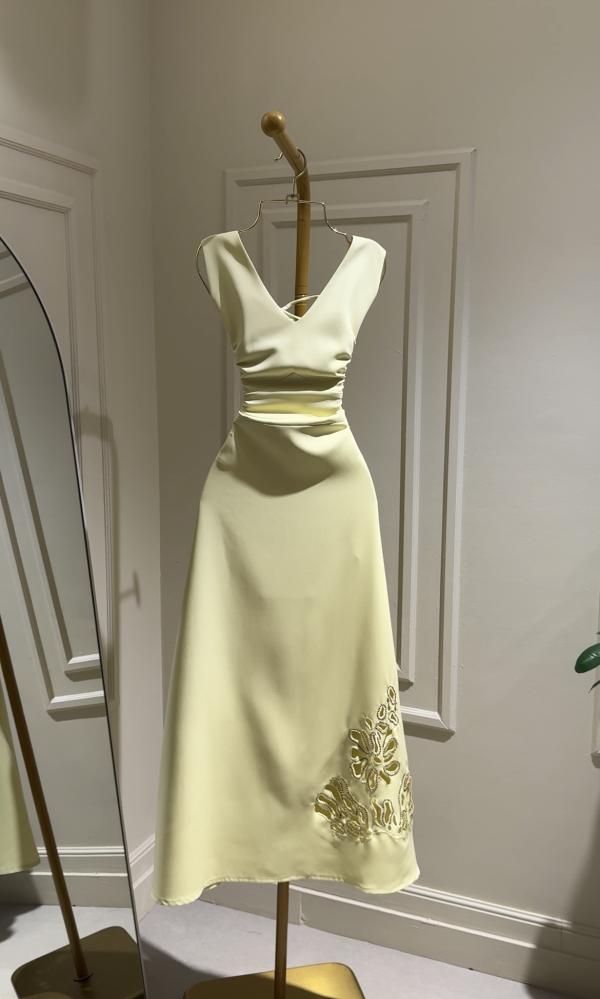 Lemon-colored dress