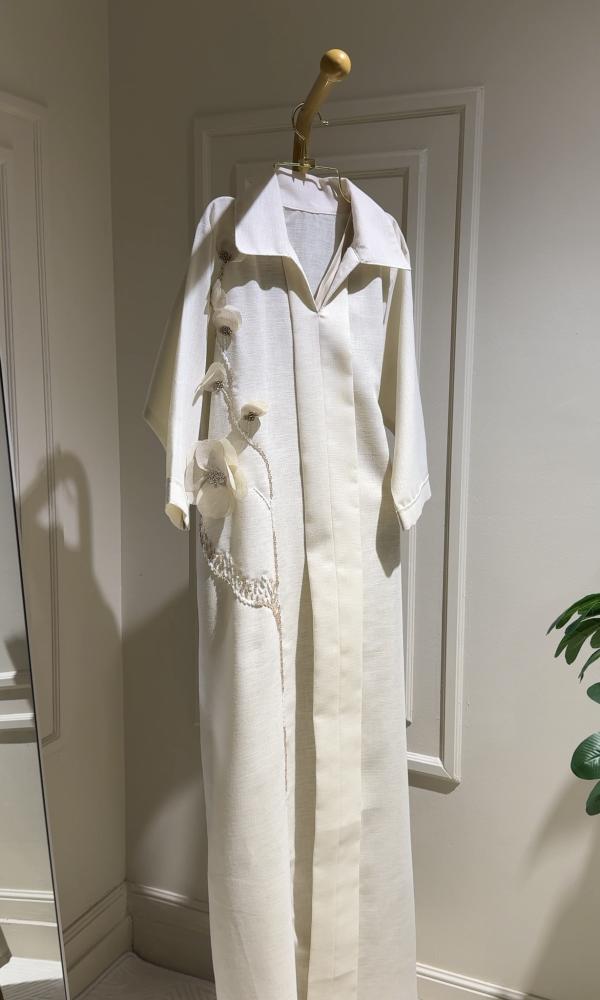 Thobe with beige embroidered details