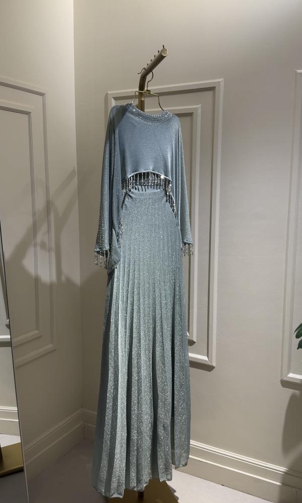 Sky-colored long dress with crystal eyelashes