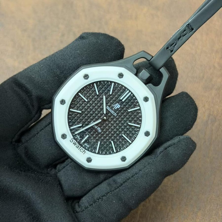 ساعة رويال بوب Swatch x AP الاسود