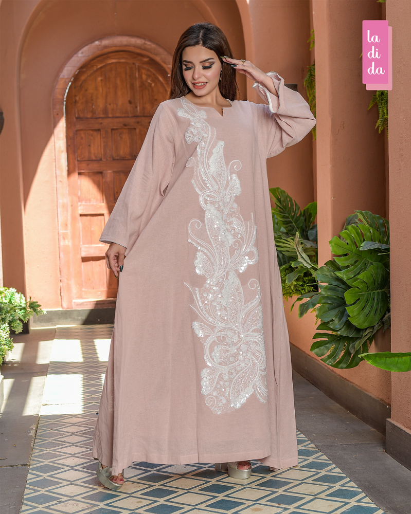 Wide pink thobe embroidered