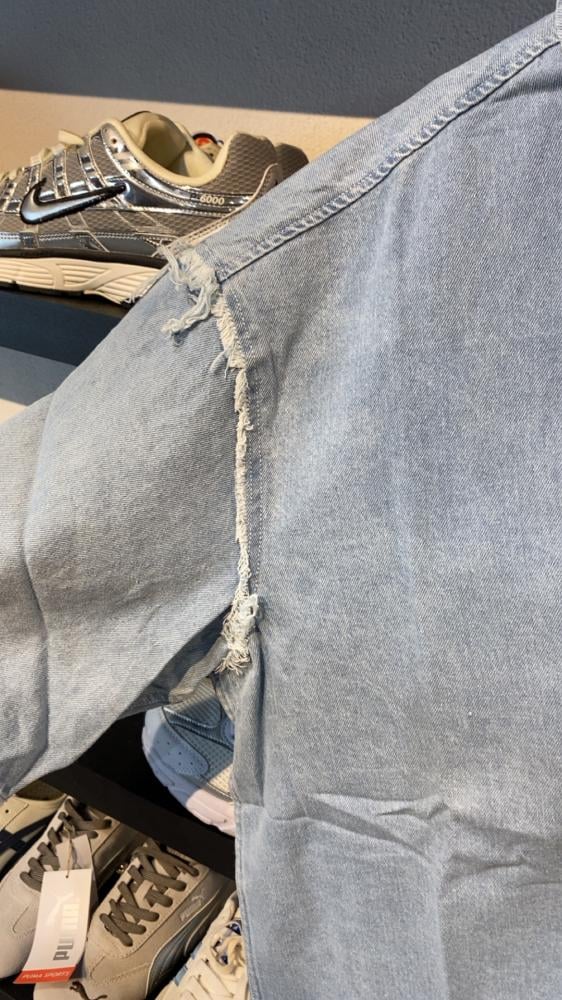 جينز واسع مريح (Relaxed / Wide Fit Denim