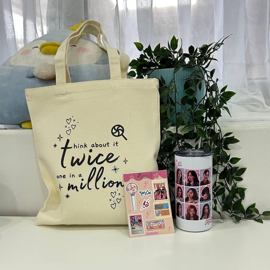 مجموعة توت باق + مق توايس +ستكرشيت هدية - Twice
