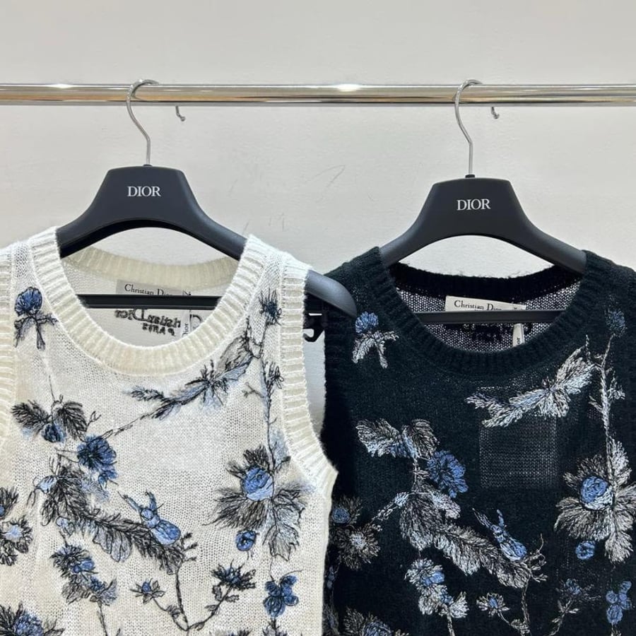توب صيفي مطرز بنقشة زهور من ديور Dior