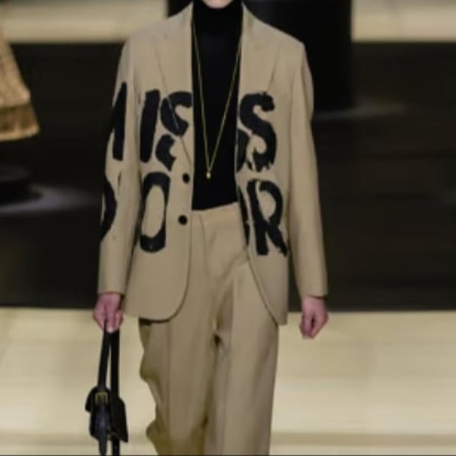 جاكيت نسائي بزخرفة Miss Dior Graffiti - بيج