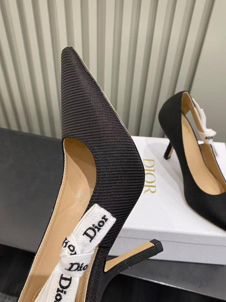 حذاء بامب Dior J'Adior الكلاسيكي