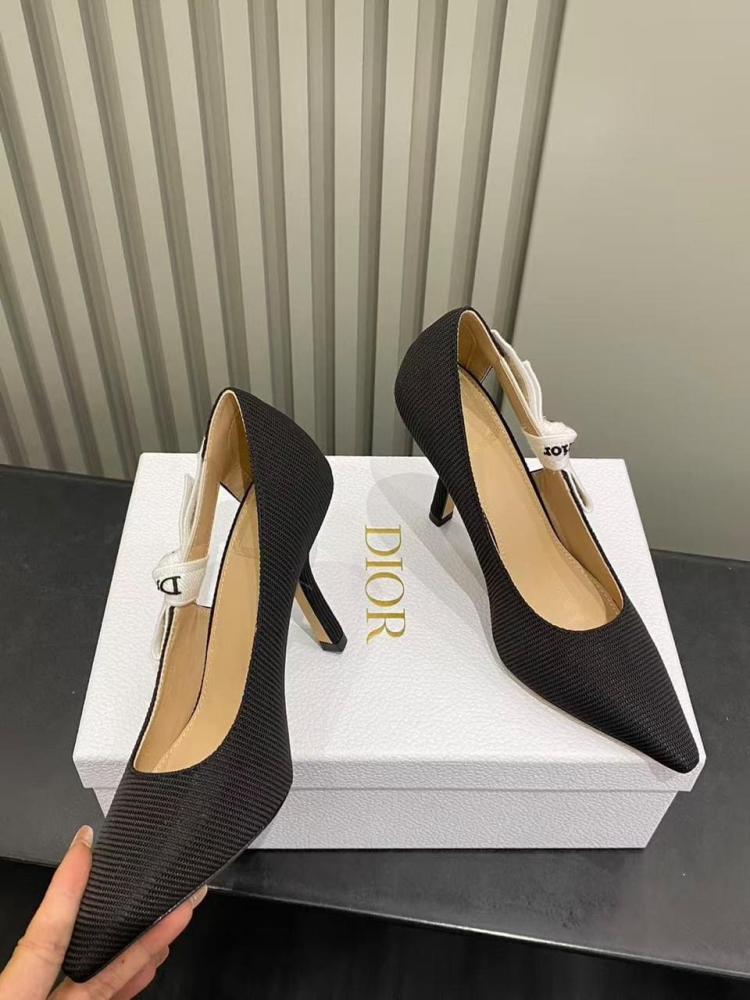 حذاء بامب Dior J'Adior الكلاسيكي