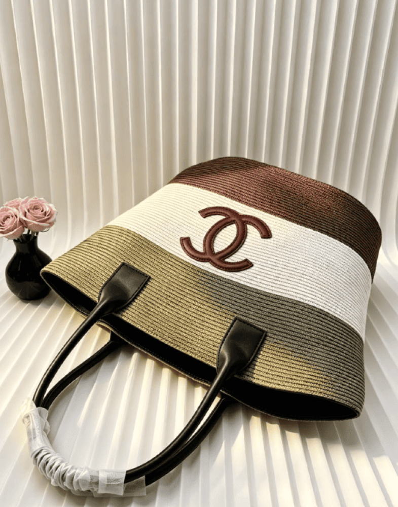 حقيبة شانيل Maxi Shopping Bag