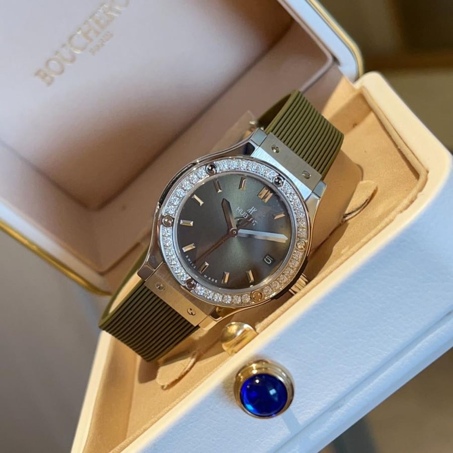 ساعة تيتانيوم باطار كريستالي من هوبلو hublot - أخضر