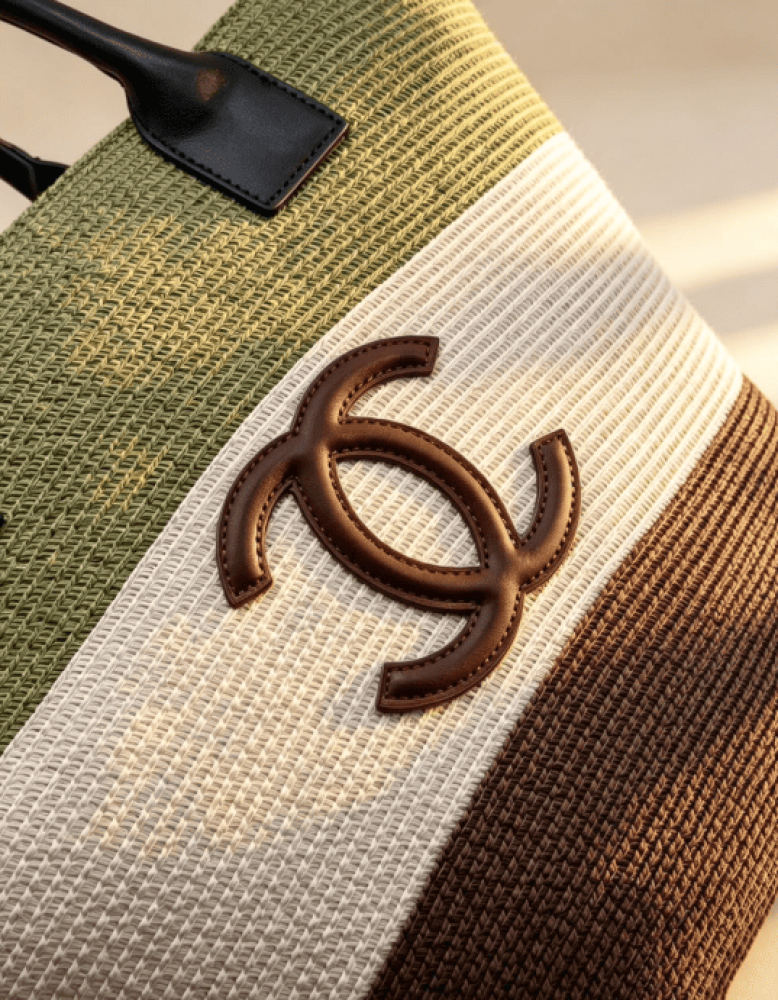 حقيبة شانيل Maxi Shopping Bag