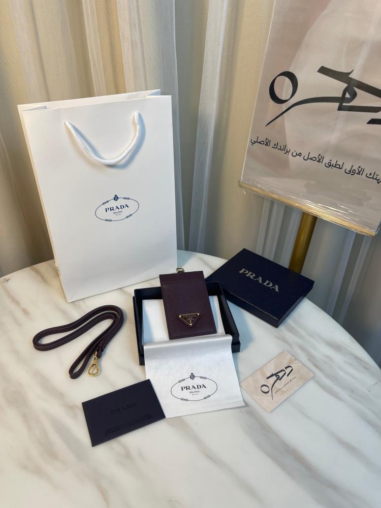 حامل بطاقات برادا سافيانو – عودي