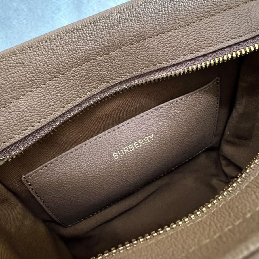 حقيبة Burberry Banwell Mini Tote Bag