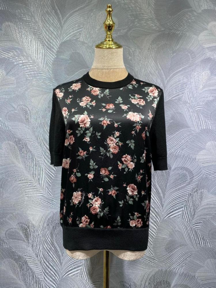 تي شيرت بطبعة زهور ملونة من Dolce & Gabbana