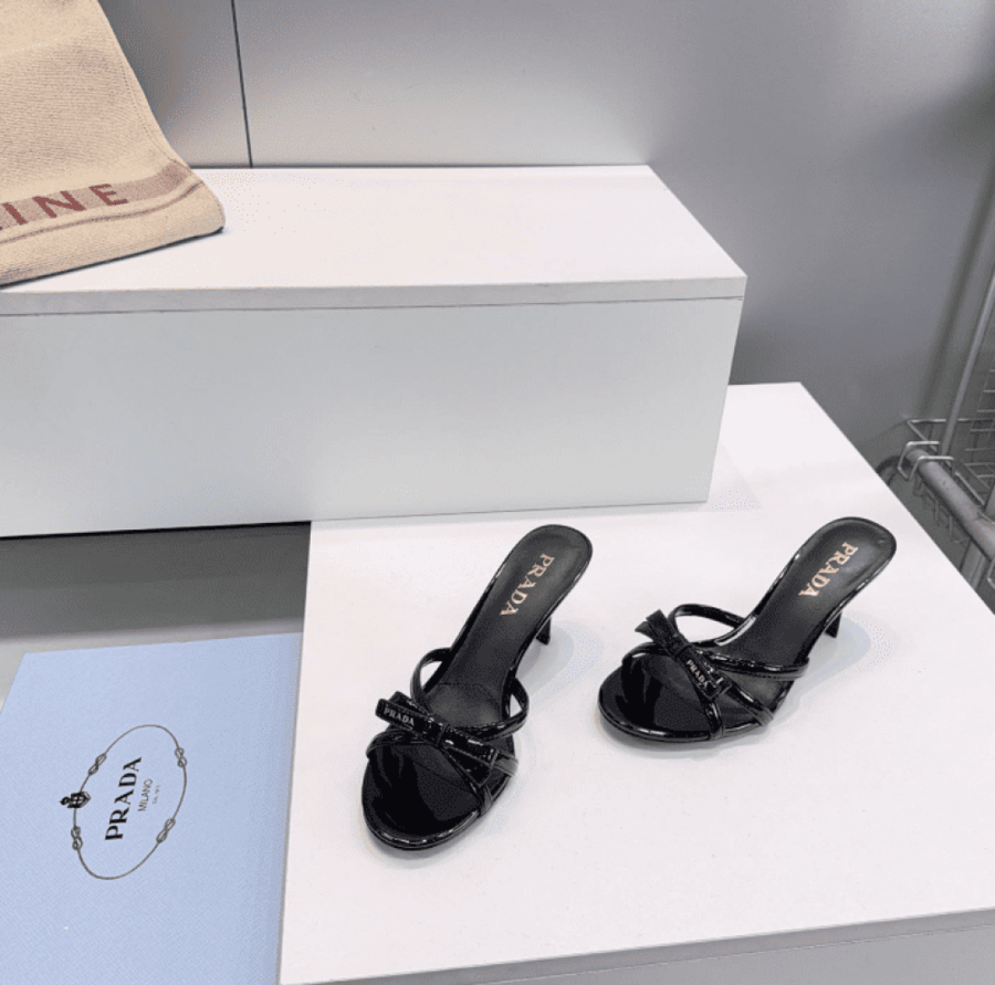 صندل Prada بعقدة - أسود