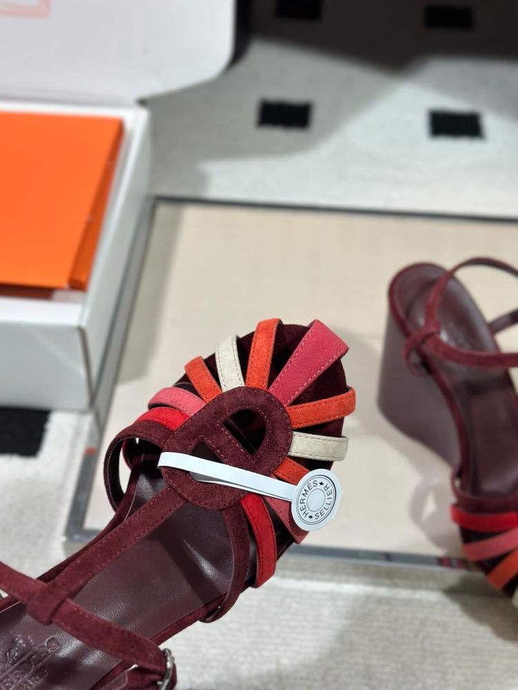 صندل ويدج T-Strap بخيوط ملونة