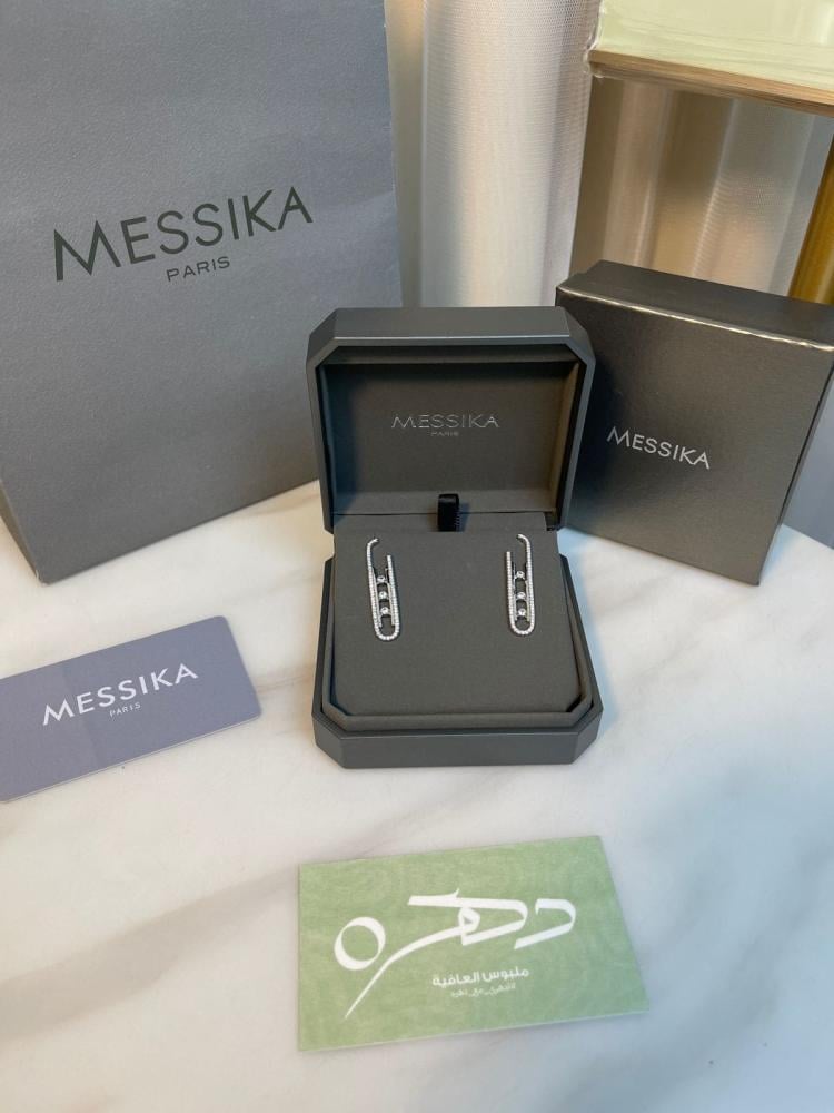 حلق Messika مرصع بحبيبات الكريستال