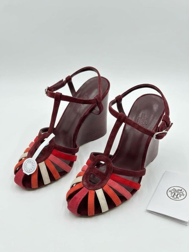 صندل ويدج T-Strap بخيوط ملونة