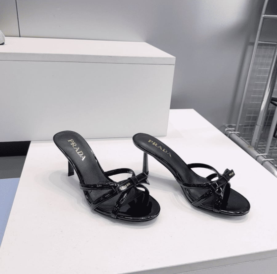 صندل Prada بعقدة - أسود