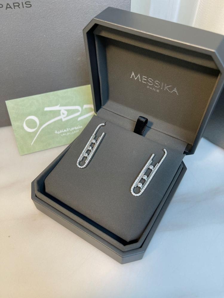 حلق Messika مرصع بحبيبات الكريستال