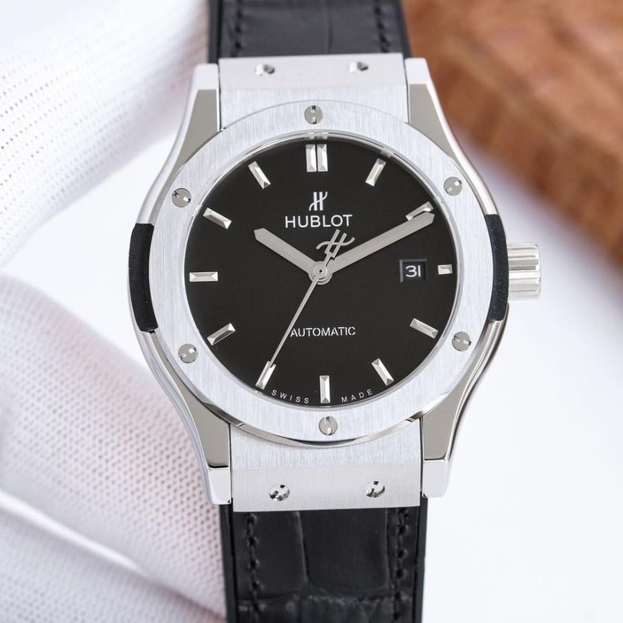 ساعة كلاسيك فيوجن تيتانيوم من هوبلو hublot
