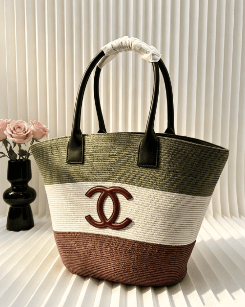 حقيبة شانيل Maxi Shopping Bag