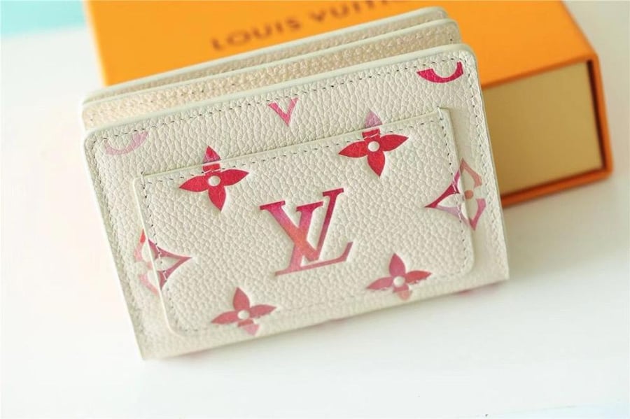 محفظة نسائية فيكتوراين  Victorine من  Louis Vuitton