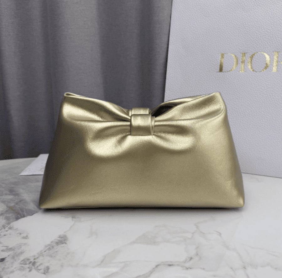 حقيبة Dior Bow الصغيرة من مجموعة Dior Or - ذهبي
