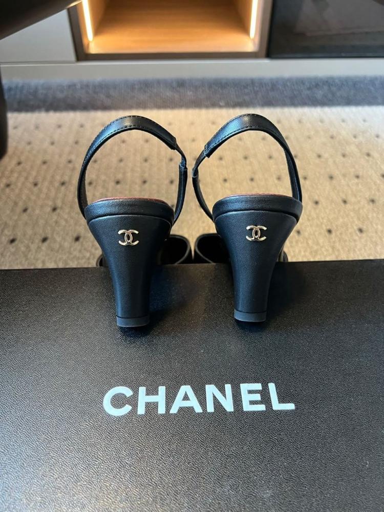 حذاء شانيل Slingback بكعب