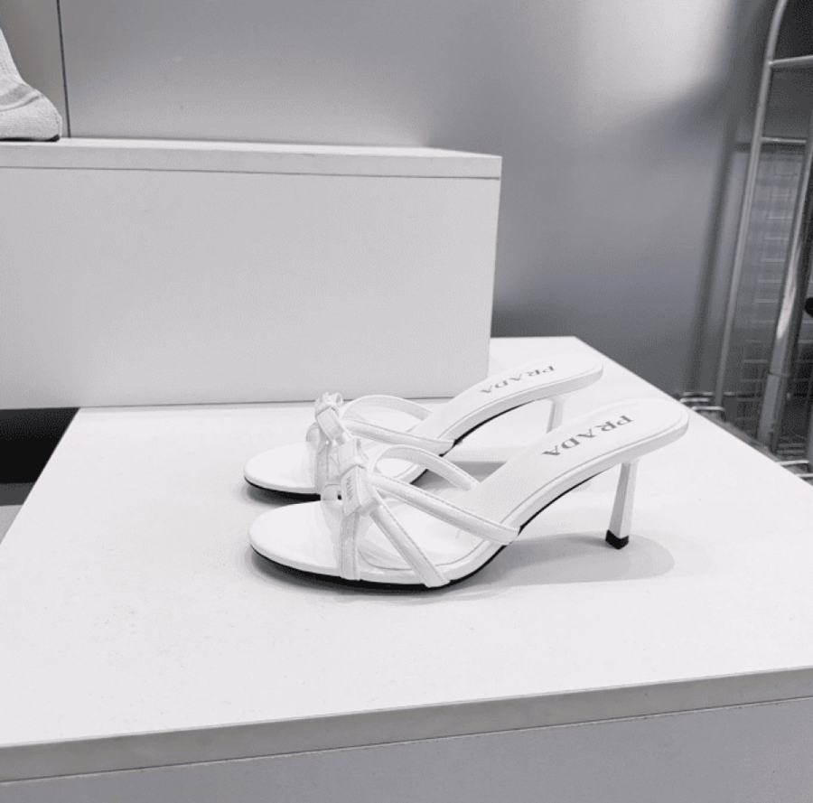 صندل Prada بعقدة - أبيض