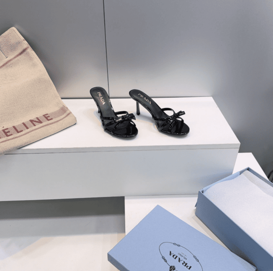 صندل Prada بعقدة - أسود