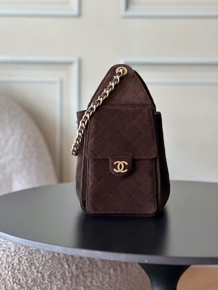 حقيبة Chanel hobo المخملية - بني