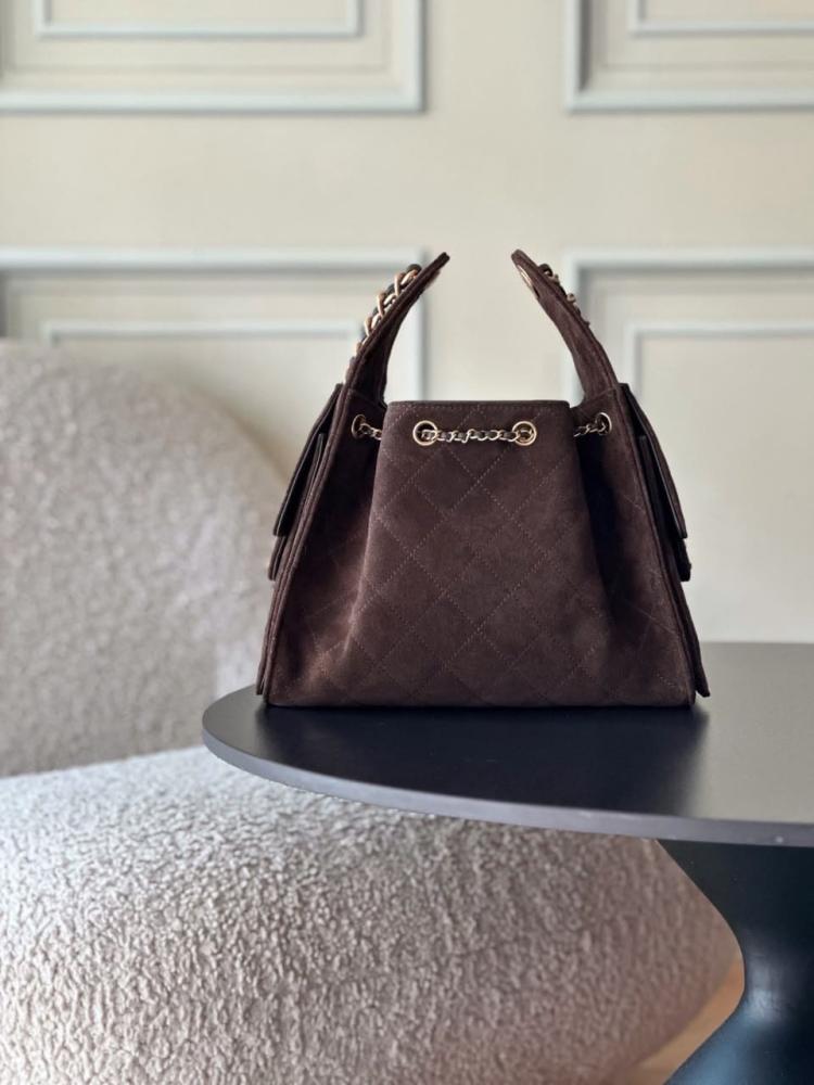 حقيبة Chanel hobo المخملية - بني