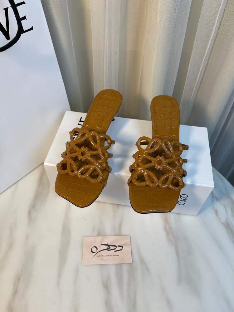 صندل ميولز Petal Anagram من لويفي - بني كراميل