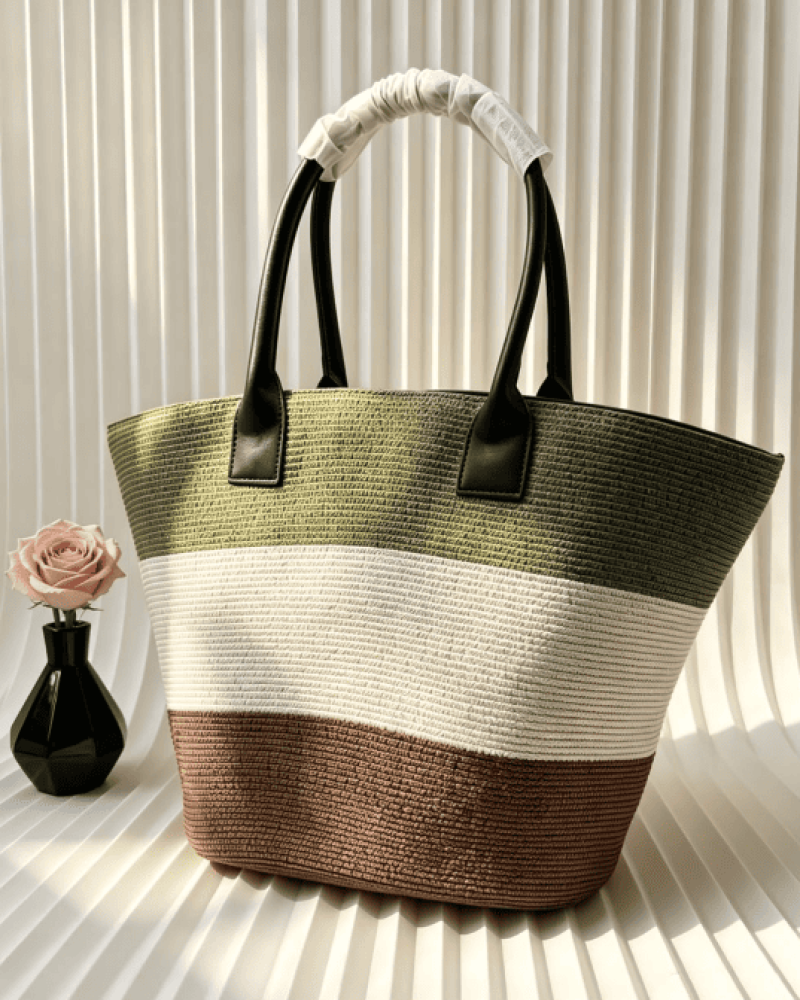 حقيبة شانيل Maxi Shopping Bag