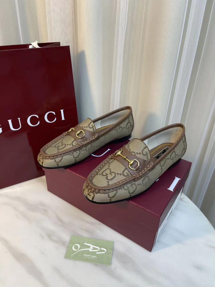 حذاء Gucci بقطعة معدنية من تصميم Horsebit